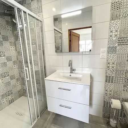 Hébergement de vacances Charmante Maison Neuve Proche Plage, 4 Chambres, 7 Couchages, Jardin, Parking Et Confort - Fr-1-361-511